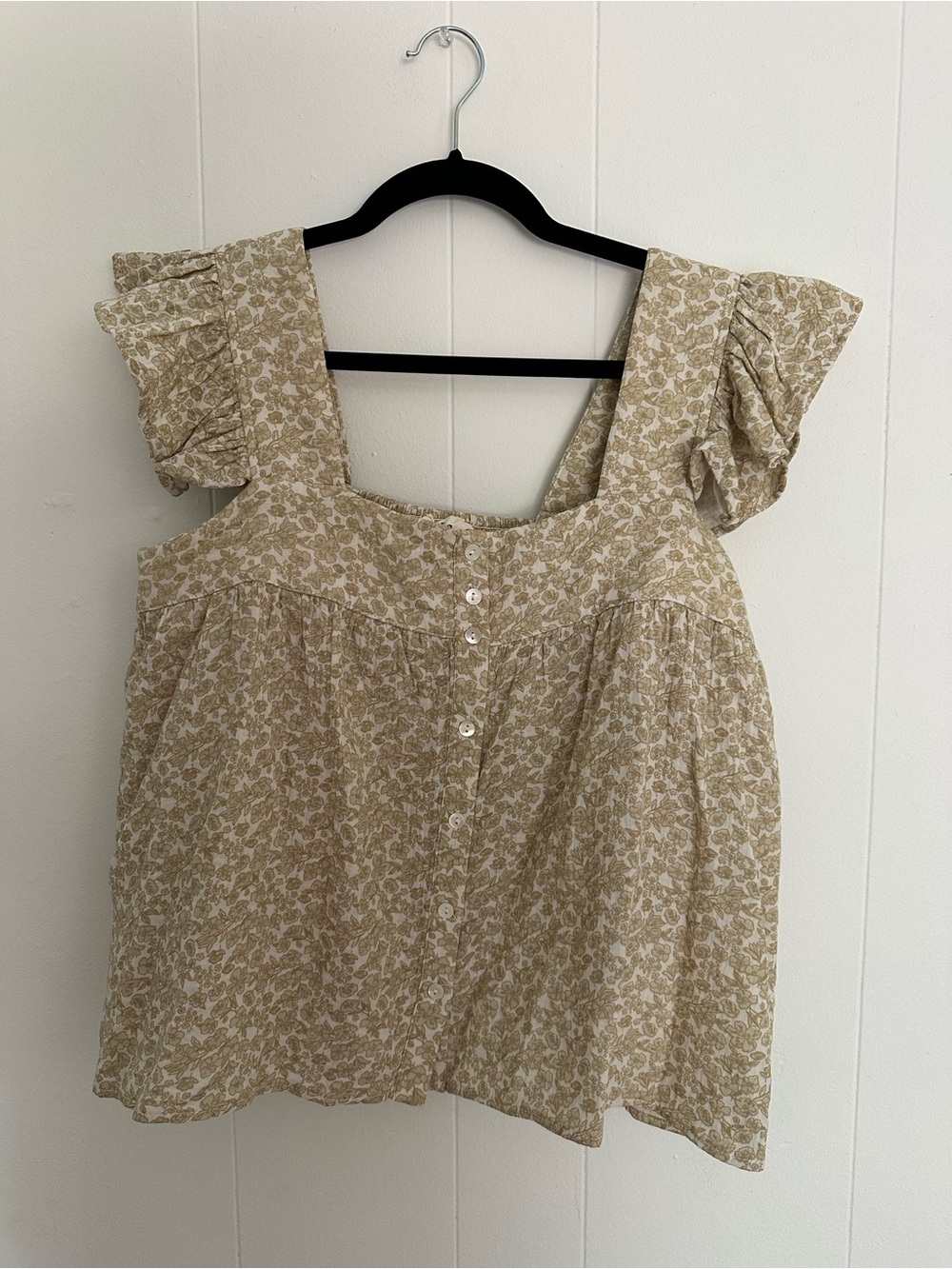 Entry Beige Floral Ruffle-Sleeve Button Front Women’s Top